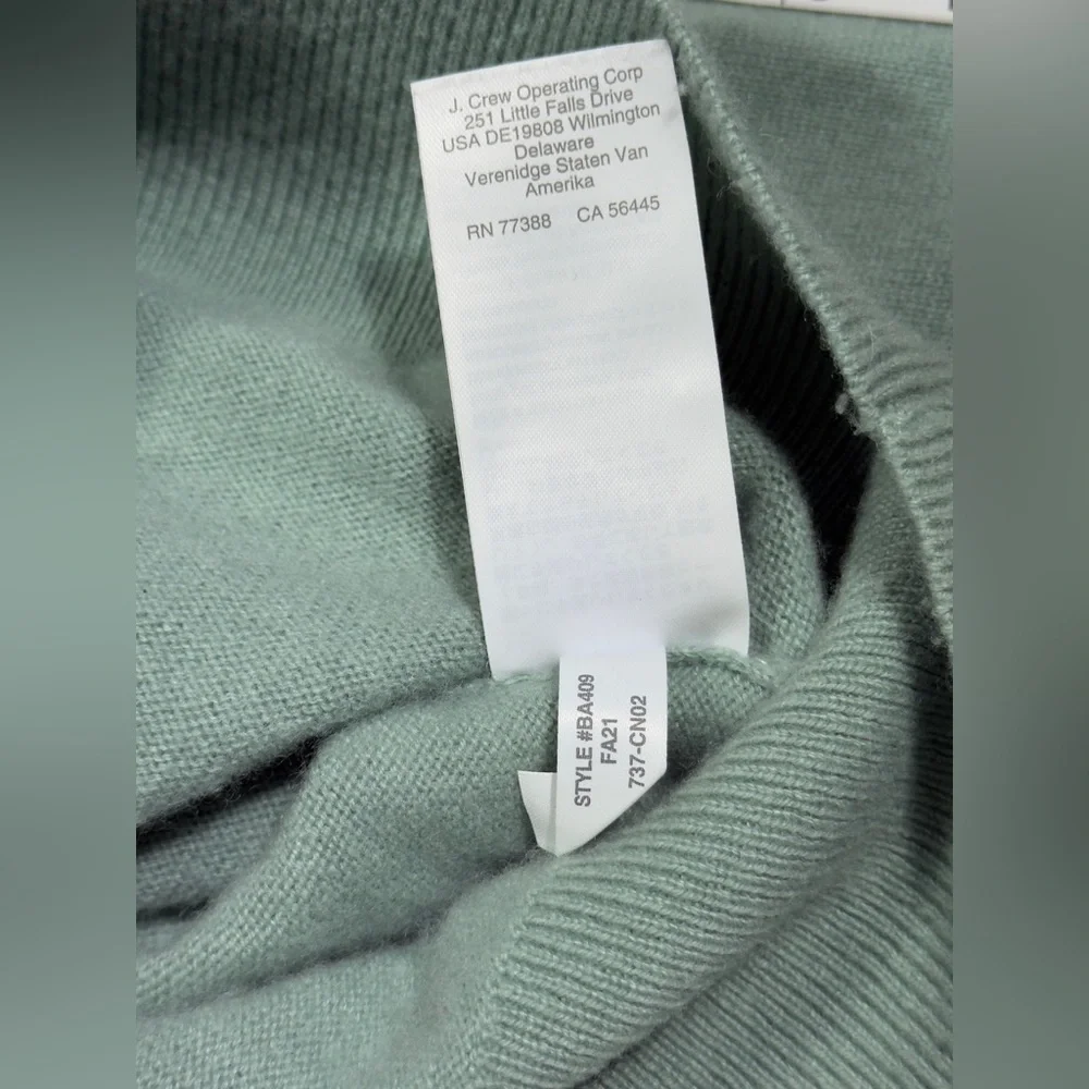 J. Crew Green Crew Neck Sweater 100 % CASHMERE 💚🪾